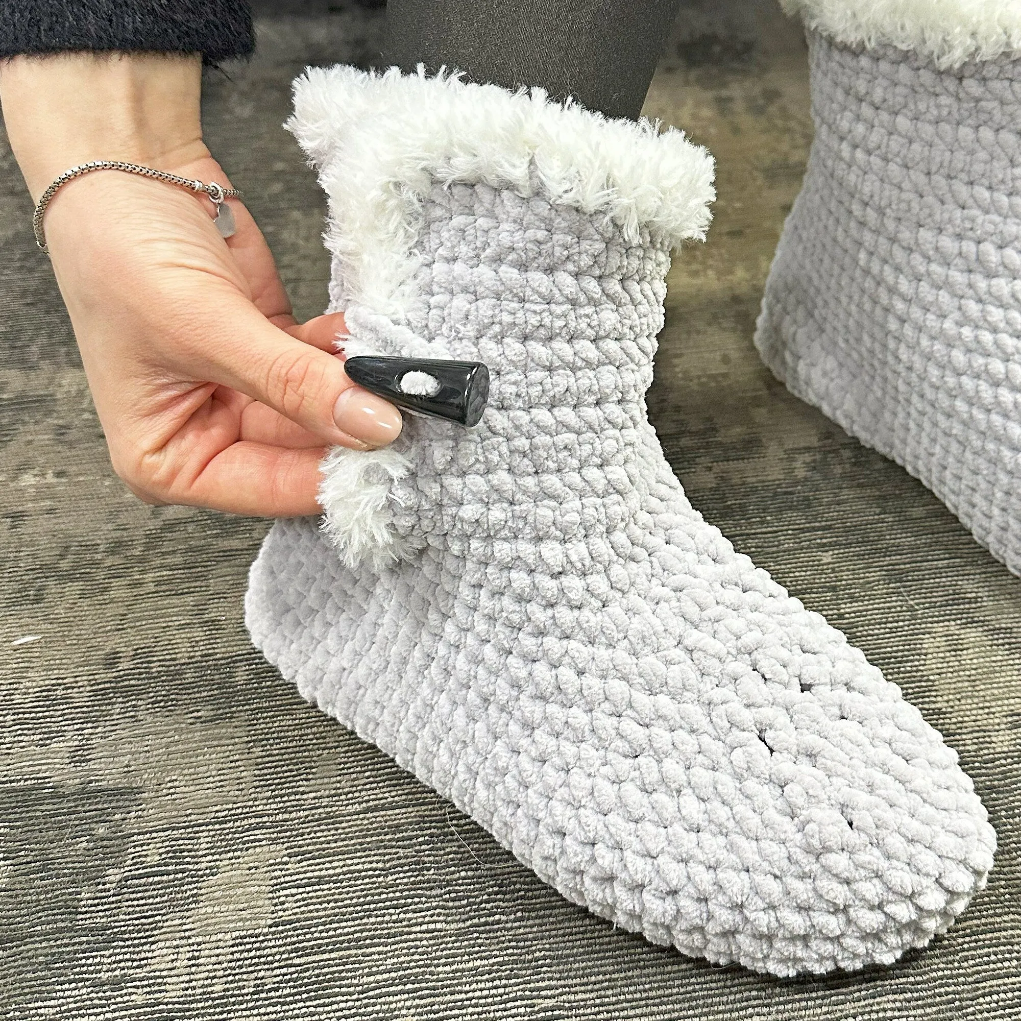 Crochet House Slipper pattern, US standard terms, Skill level beginner