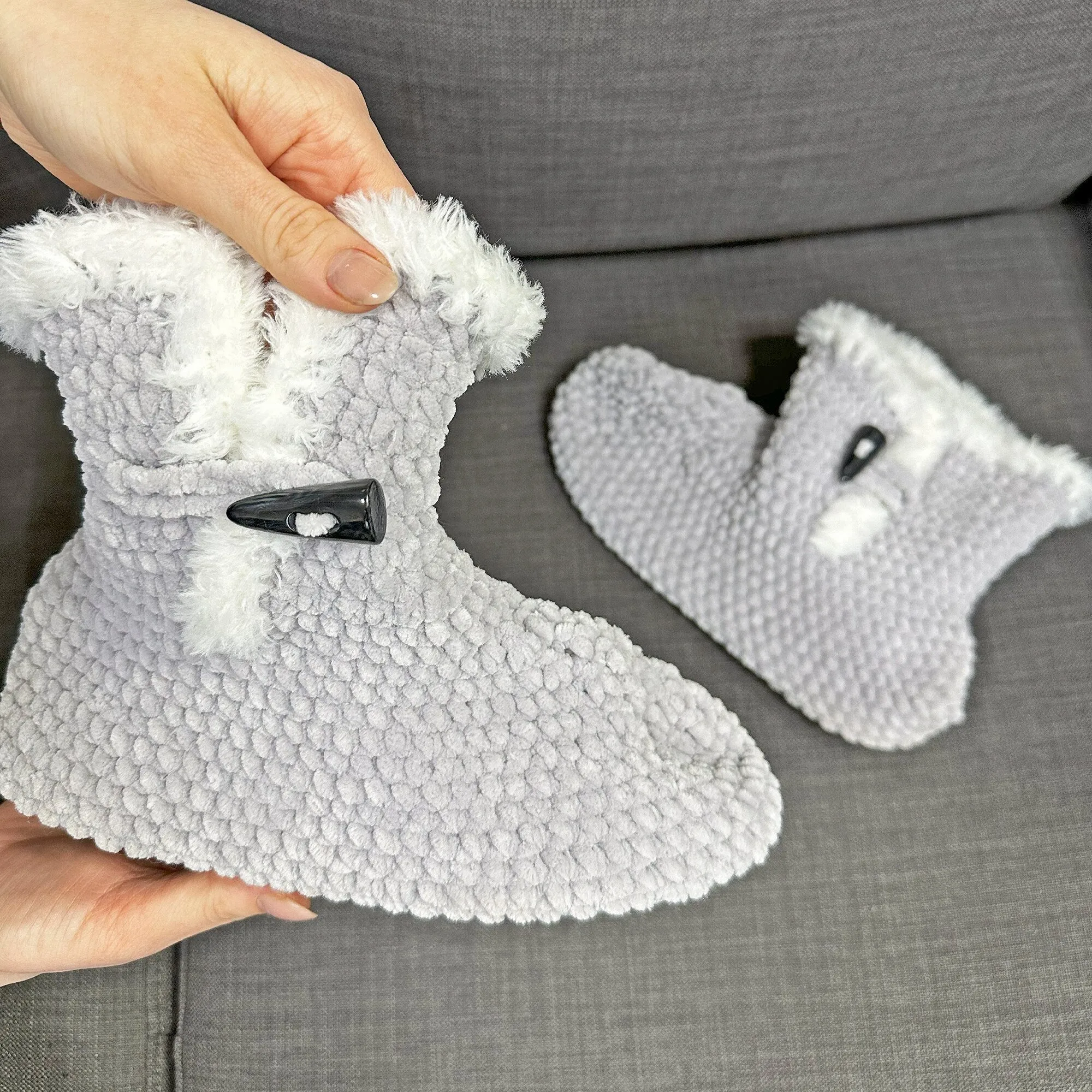 Crochet House Slipper pattern, US standard terms, Skill level beginner